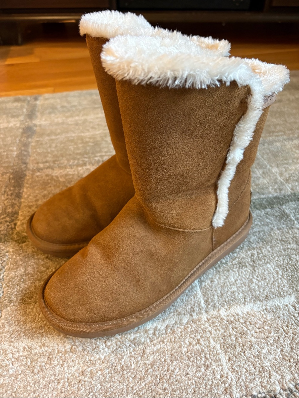 Minnetonka Cozy Women's Chestnut Suede Leather Winter Boots with Faux-Fur Trim